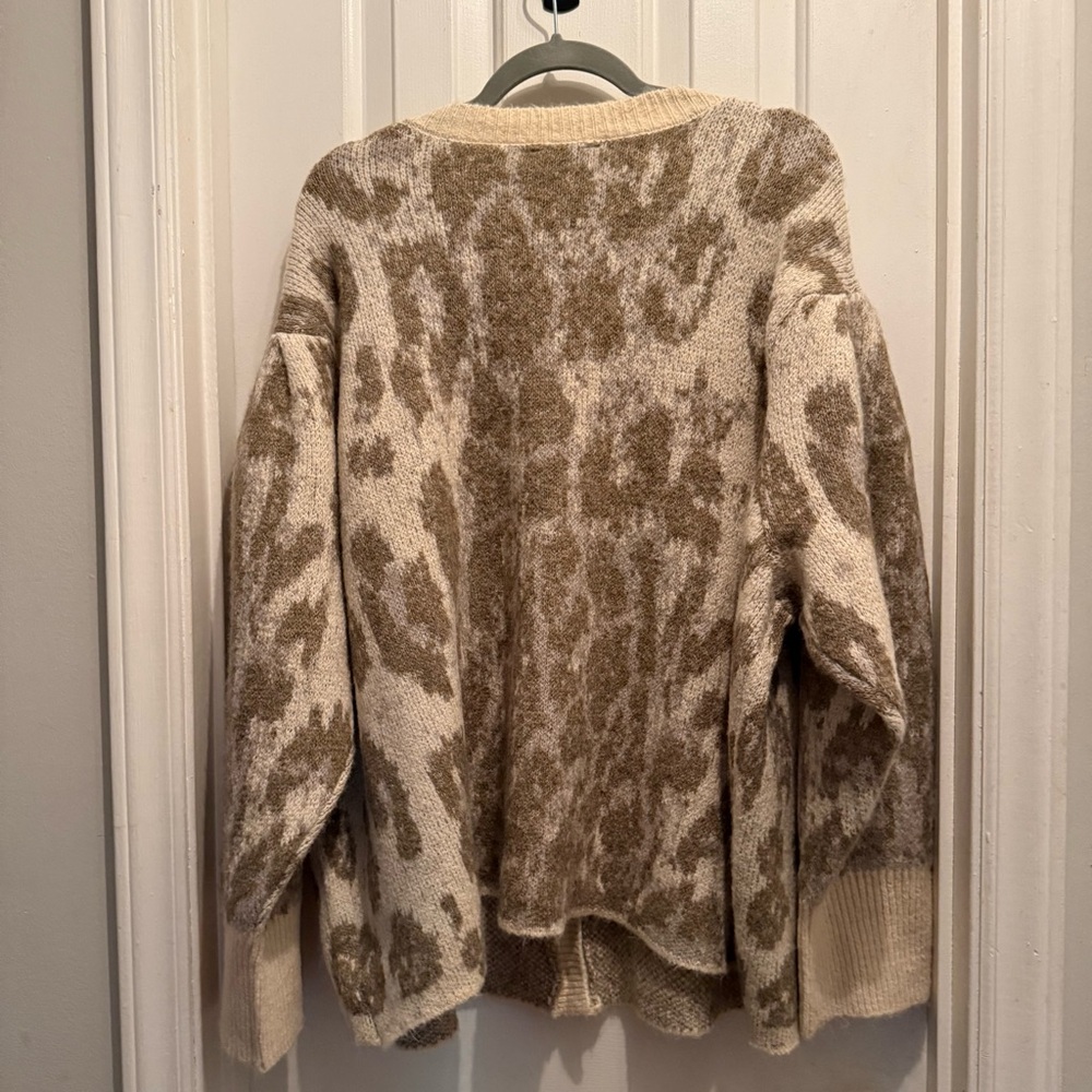 Terra & Sky 4X Animal Print Cardigan Cozy Cream Taupe Sweater - Picture 7 of 7